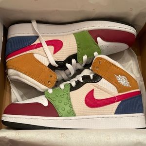 Jordan 1 mid Messy Room